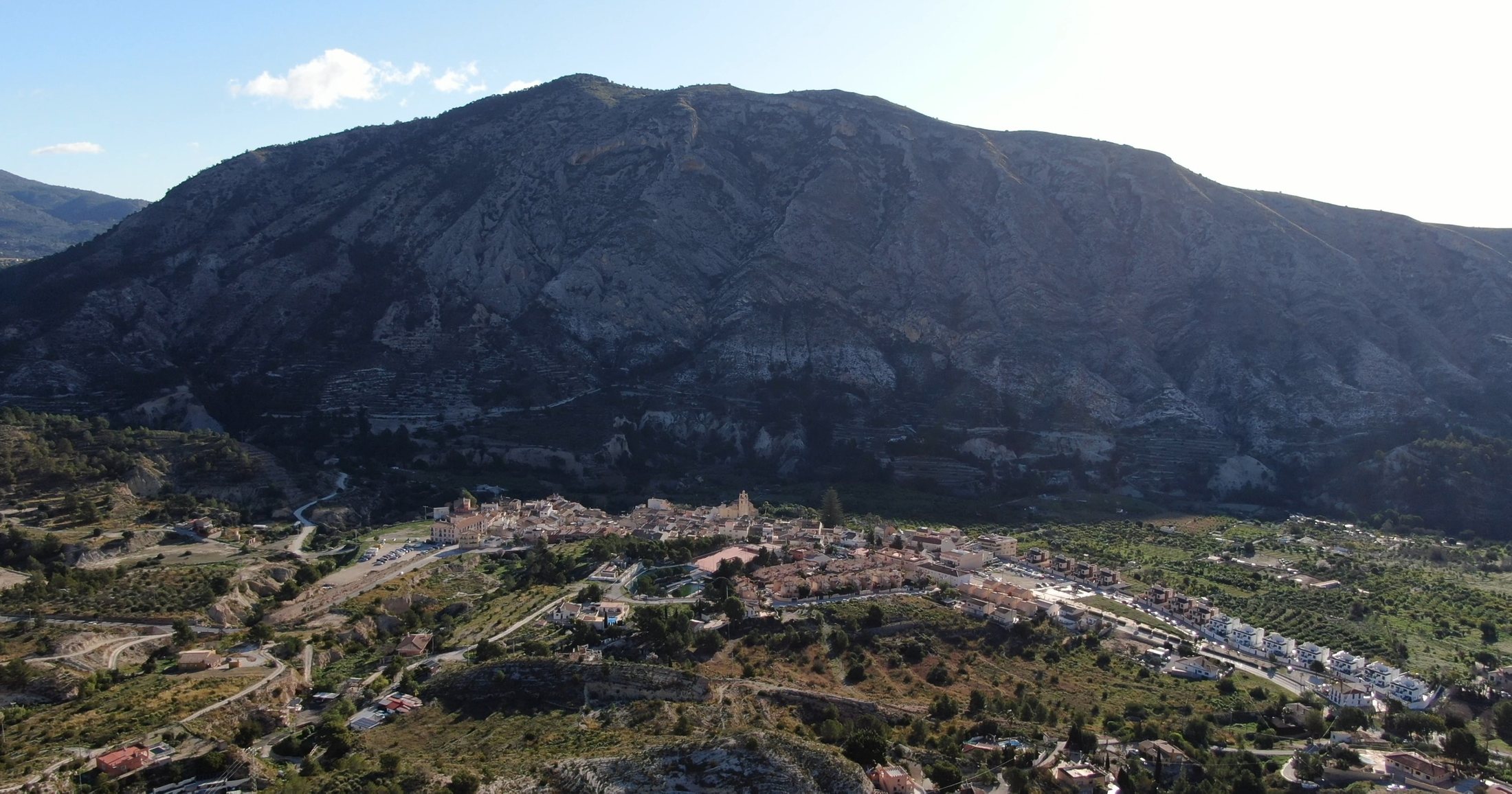 Orxeta — casco urbano y Sierra de Aitana